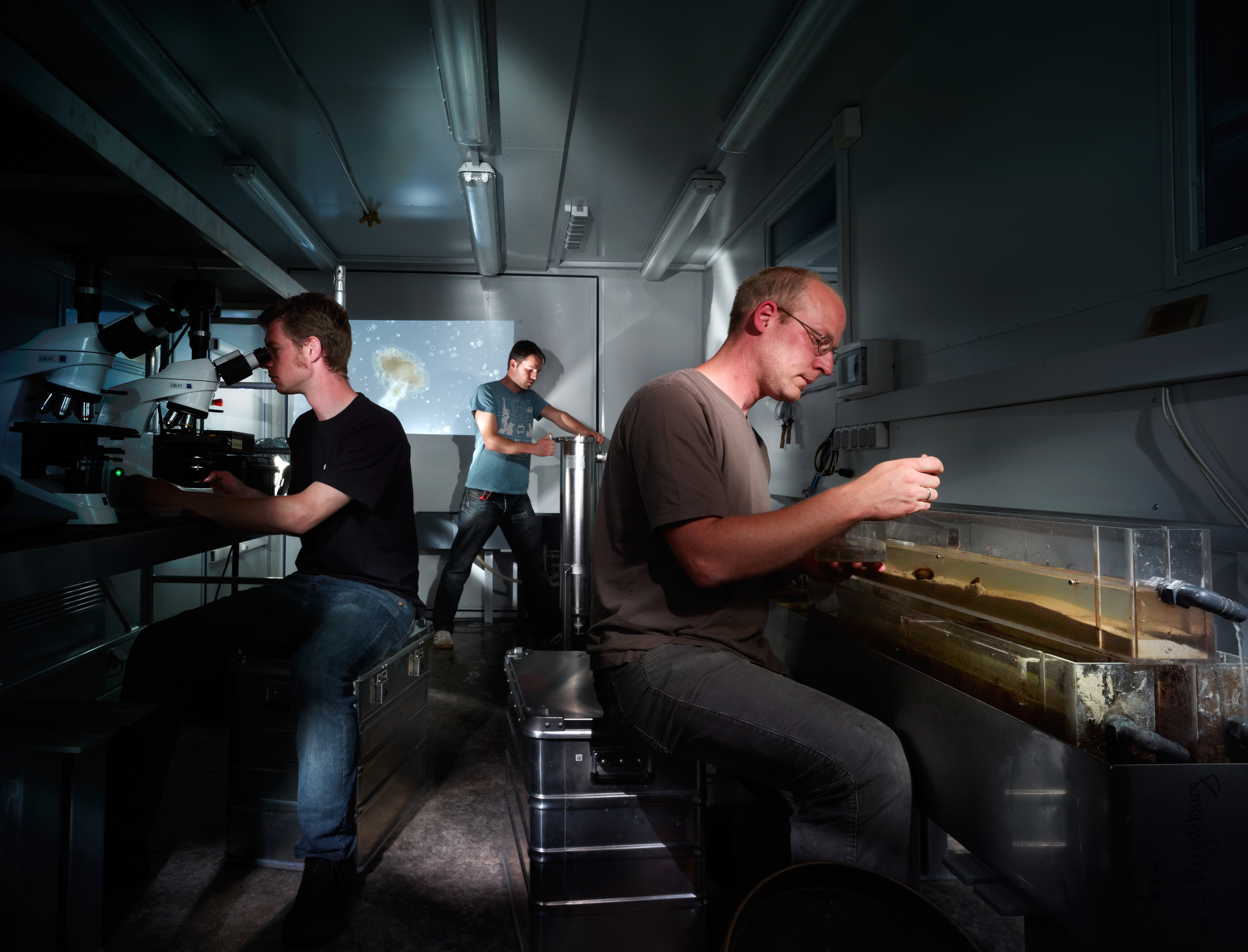 UFZ researchers in the MOBICOS container, Photo: UFZ